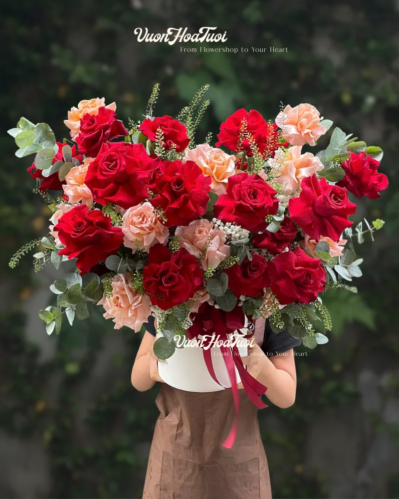 Lẵng Hoa Tươi Shimmer Red