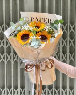 Dành tặng bó hoa hướng dương đến ngày tốt nghiệp