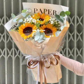 Dành tặng bó hoa hướng dương đến ngày tốt nghiệp