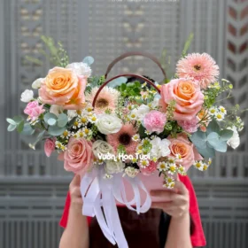 Giỏ Hoa Chúc Mừng Shimmer Wicky