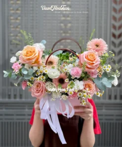 Giỏ Hoa Chúc Mừng Shimmer Wicky