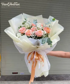 Bó hoa bó từ hoa hồng shimmer phối cùng hoa baby trắng tặng sinh nhật.