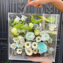 Hộp Hoa Tươi Mica Ngày Tươi Vui
