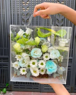 Hộp Hoa Tươi Mica Ngày Tươi Vui