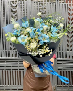 Mẫu hoa sang trọng với hoa tulip 11 bông nhuộm xanh dương