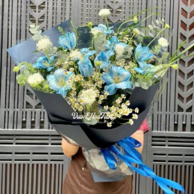 Mẫu hoa sang trọng với hoa tulip 11 bông nhuộm xanh dương