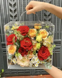 Phiên bản vali hoa tươi mang sự dịu dàng và ấm áp