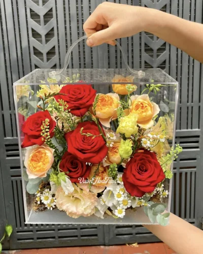 Vali Hoa Tươi Mica Juliet Red Rose Phiên bản vali hoa tươi mang sự dịu dàng và ấm áp