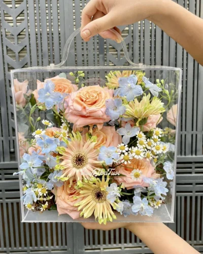 Vali Hoa Tươi Mica Shimmer Delphinium Vali Hoa Tươi Mica Shimmer Delphinium Cho Tình Yêu Thêm Lung Linh!