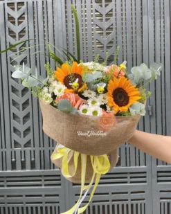 Bó Hoa Hướng Dương Bé Ong Xinh Xắn