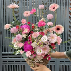 Giỏ Hoa Tươi Dịu Dàng Ấm Áp Phù Hợp Tặng Sinh Nhật Sếp