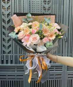 Bó Hoa Hồng Tặng Sinh Nhật Love Embrace