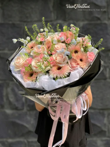 Bó Hoa Hồng Kem Dâu Quyến Rũ Black Smooth 2