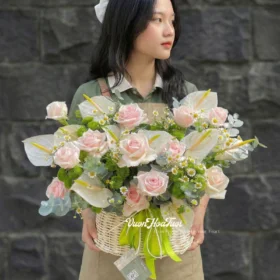 Giỏ Hoa Dịu Dàng Xanh Tươi Gửi Yêu Thương