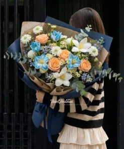 Bó hoa Tulip Peach Meadow Harmony màu cam đào sang trọng được thiết kế bởi Vườn Hoa Tươi