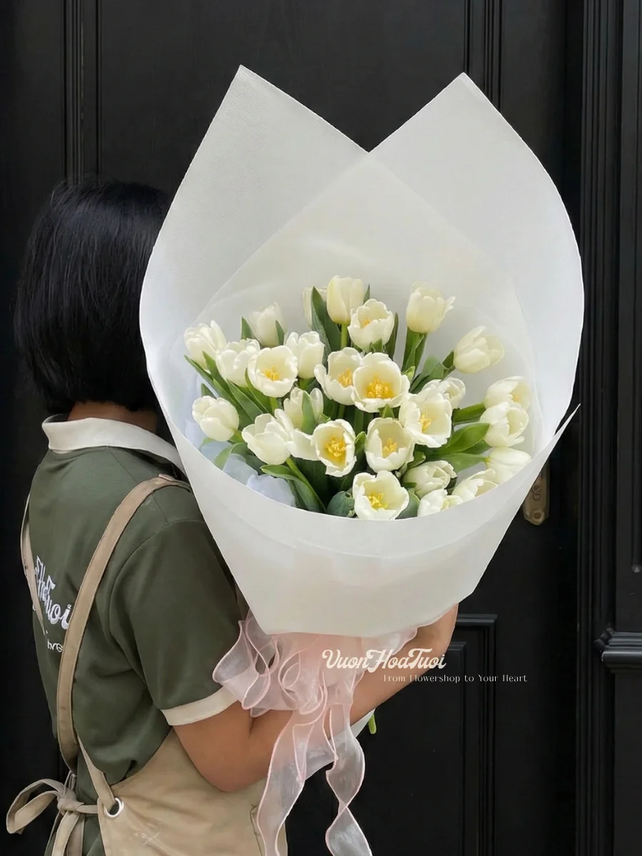 Bó Hoa Tulip White July Bó hoa Tulip trắng tối giản
