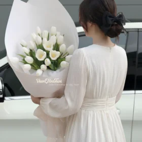 Bó Hoa Tulip White July Bó hoa Tulip trắng tối giản