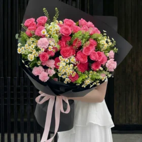 Bó hoa hồng Sophia Secret Garden phối màu nhẹ nhàng từ Vườn Hoa Tươi