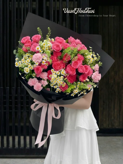 Bó hoa hồng Sophia Secret Garden phối màu nhẹ nhàng từ Vườn Hoa Tươi