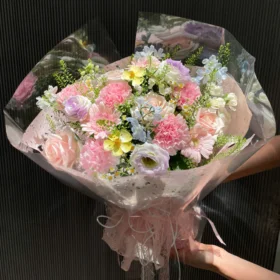 Bó hoa hồng Thanh Xuân màu hồng kem nhẹ nhàng tặng sinh nhật ý nghĩa tại Vườn Hoa Tươi