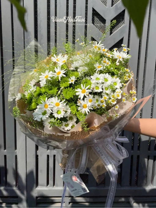 Bó hoa Funny Smile Green And White thiết kế hiện đại tại Vườn Hoa Tươi.