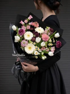 Ngây ngất bó hoa tulip si mê mix đồng tiền trắng và cát chuông hồng lãng mạn cho hẹn hò, sinh nhật. Giao tận nơi Hồ Chí Minh bởi Vườn Hoa Tươi. Đặt ngay!