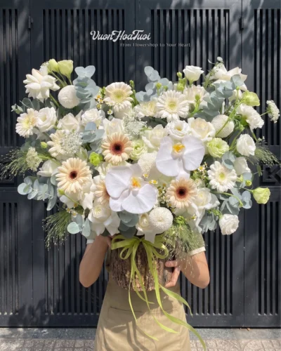 Lẵng Hoa White Moment Love 2
