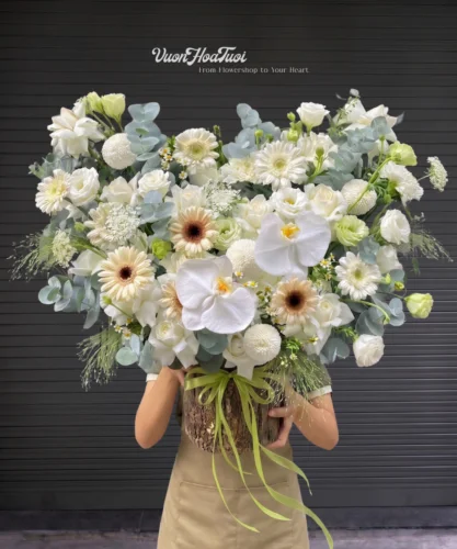 Lẵng Hoa Tươi Mang Tên White Moment Love