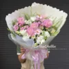 Bó Hoa Tươi Say Mê Nhẹ Nhàng được thiết kế từ Vườn Hoa Tươi.