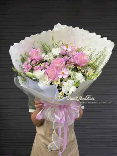 Bó Hoa Tươi Say Mê Nhẹ Nhàng được thiết kế từ Vườn Hoa Tươi.