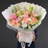 Bó hoa phối giữa hoa ly và hoa hồng julibee